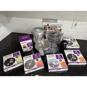 Veggie Bullet Electronic Spiralizer Shredder Food Processor W/ Accessories USED